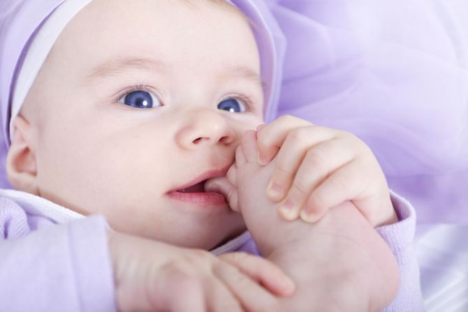 Почему ребенок кусает ногти 3 года